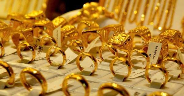 Giá vàng trong nước tăng trở lại, vàng nhẫn SJC và Bảo Tín Minh Châu chênh nhau tới hơn 4 triệu đồng/lượng