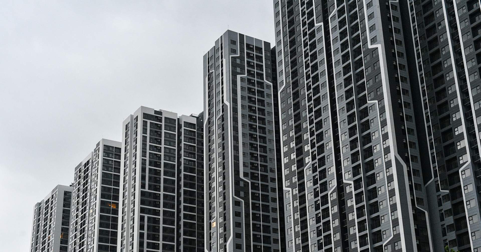 Giá căn hộ chạm 100 triệu đồng/m2, có nên ‘xuống tiền’ lúc này?