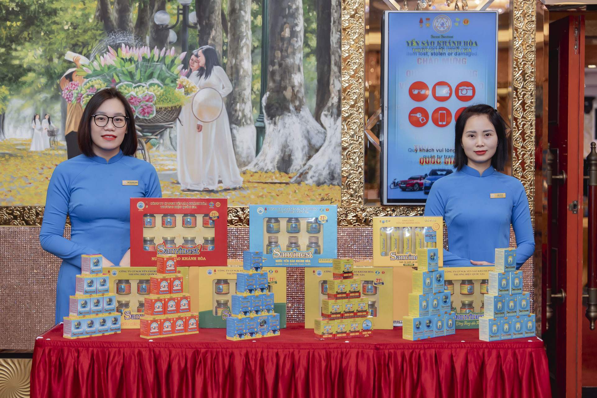 2 khách hàng miền Bắc nhận giải thưởng