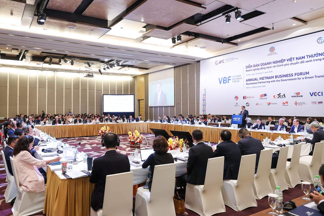 Chuyển từ quản lý hành chính sang kiến tạo phát triển, Việt Nam phấn đấu tăng trưởng hai con số