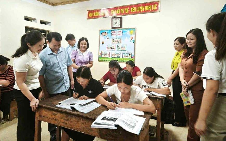 Con chữ mở lối thoát nghèo cho đồng bào Mông ở Tràng Xá