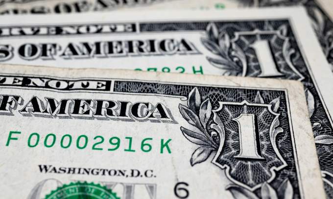 Dollar strengthens against dong on black market