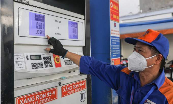 Gasoline prices drop – VnExpress International