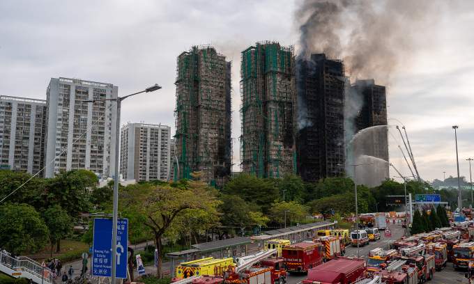 Hong Kong developers Sino Group, New World postpone property sales as city reels from worst fire in decades Hong Kong developers Sino Group, New World postpone property sales as city reels from worst fire in decades