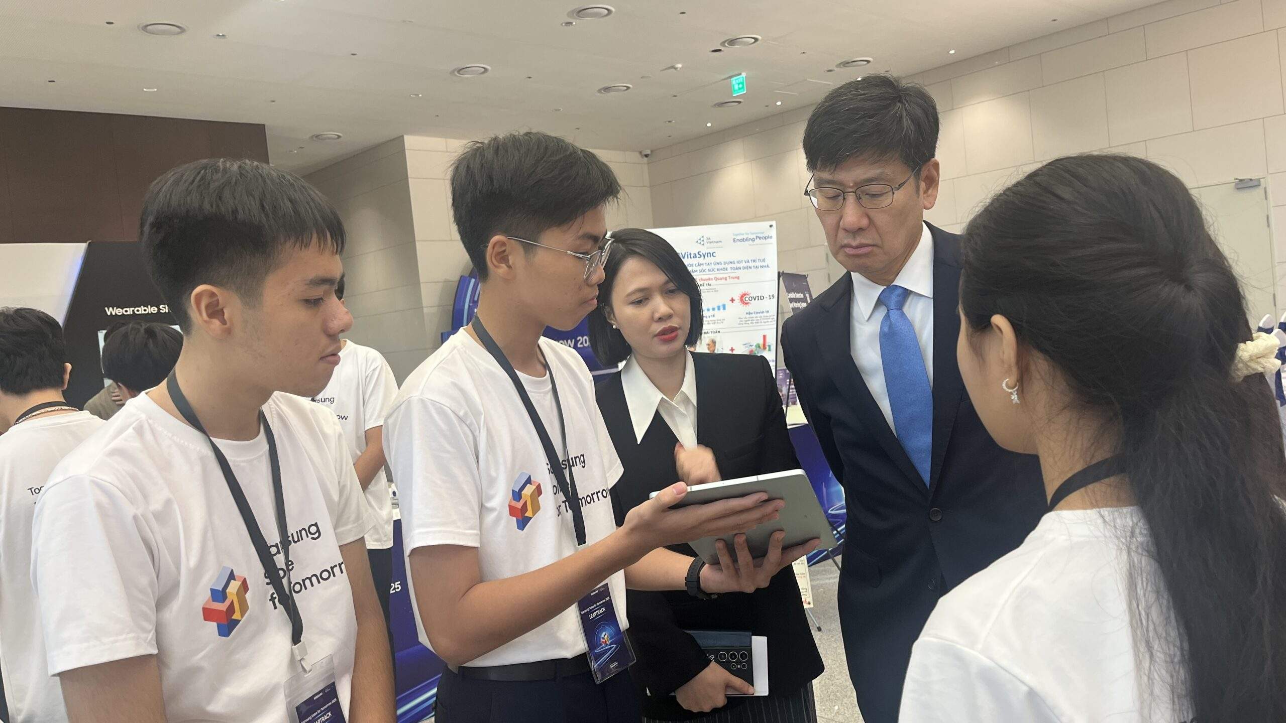 Khuyến khích học sinh phát triển tư duy sáng tạo qua cuộc thi Samsung Solve for Tomorrow 2025