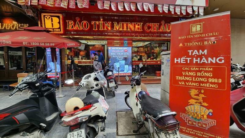 Nhà vàng lại cháy hàng