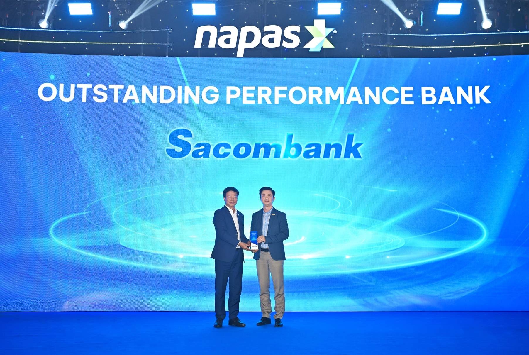 Sacombank được vinh danh nhiều giải thưởng lớn trong nước và quốc tế Sacombank được vinh danh nhiều giải thưởng lớn trong nước và quốc tế