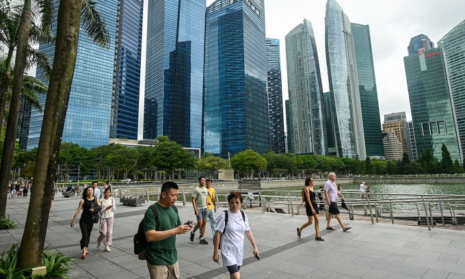 Singapore sees more company directors paid ,000 or less a year