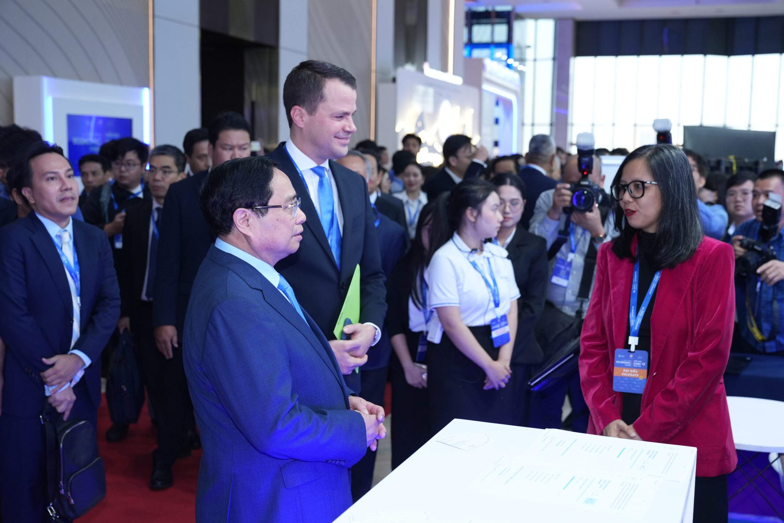 Thủ tướng đề nghị WEF đưa Diễn đàn Kinh tế mùa Thu thành sự kiện thường niên