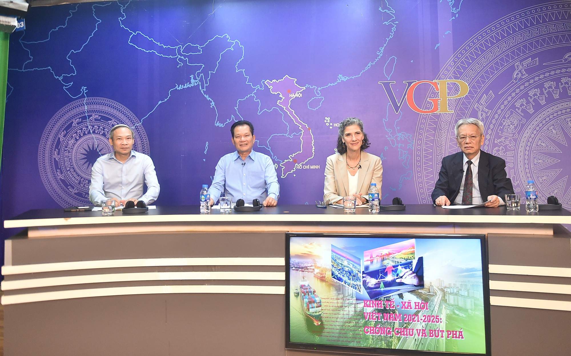 Tọa đàm “Kinh tế – xã hội Việt Nam 2021-2025: Chống chịu và bứt phá”