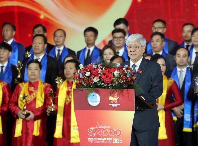 Tôn vinh và trao Giải thưởng Sao Đỏ cho 100 Doanh nhân trẻ tiêu biểu