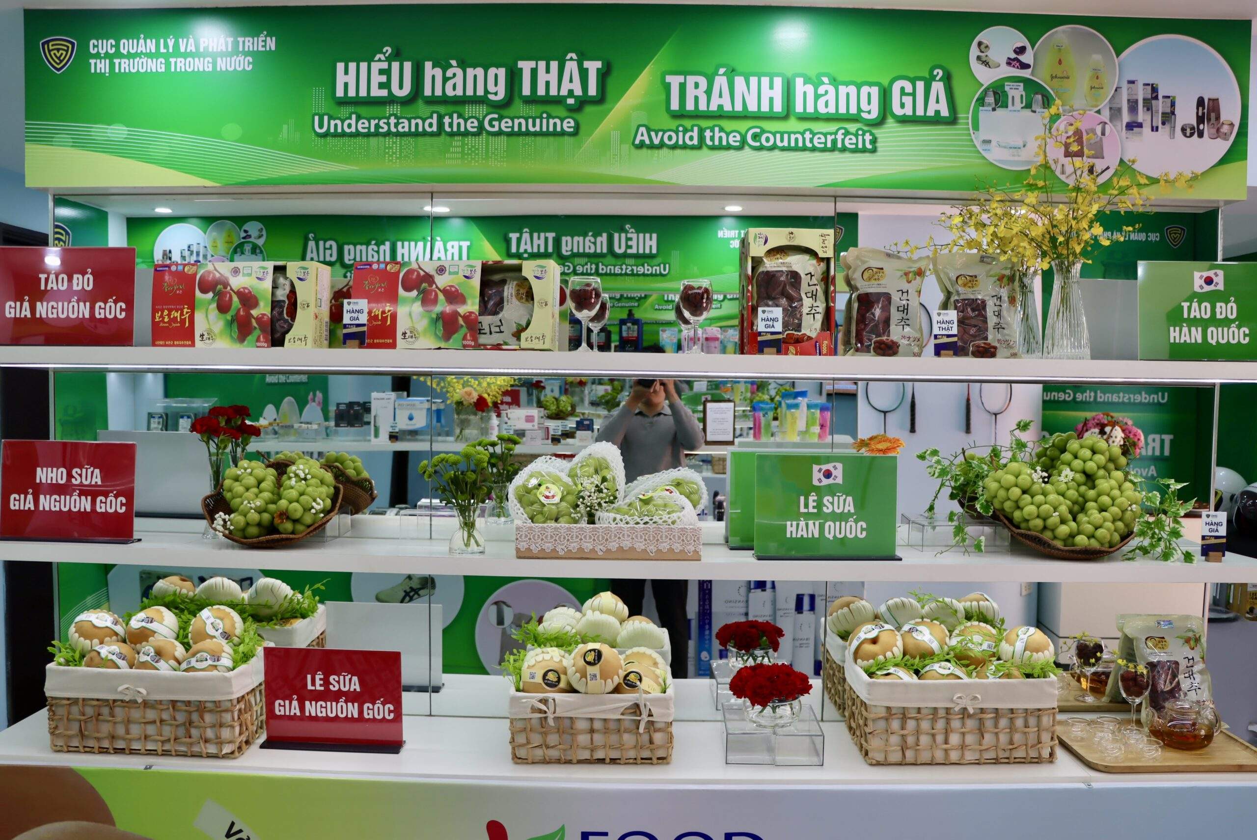 Trưng bày trên 500 sản phẩm thật – giả