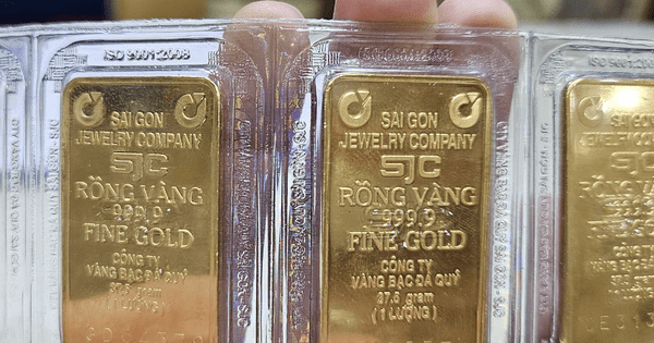Tối 1-11, giá vàng miếng SJC trên thị trường tự do tiếp tục lao dốc