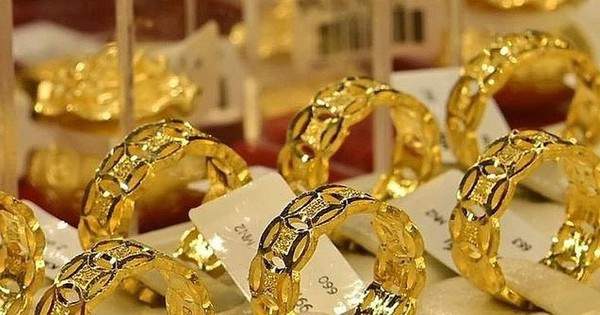 Chiều nay, nhiều nhà vàng ở Hà Nội cho mua không giới hạn nhẫn tròn trơn