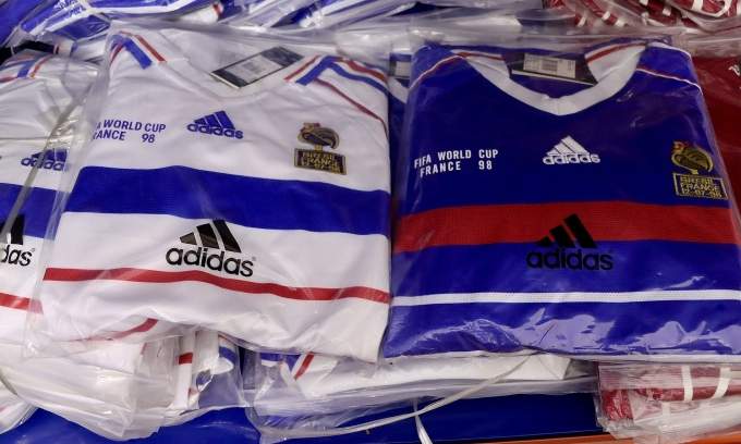 6,500 suspected fake Nike, Adidas garments seized from Hanoi store 6,500 suspected fake Nike, Adidas garments seized from Hanoi store