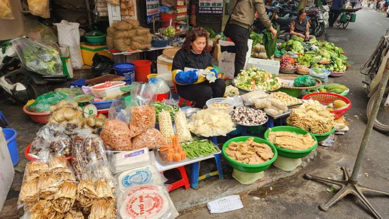 Bão lũ đẩy giá bữa ăn lên cao, lạm phát tháng 11 tăng tốc giữa vòng xoáy thực phẩm và nhiên liệu