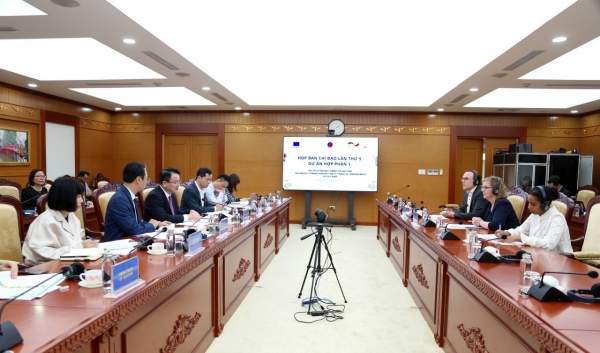 Bộ Tài chính tăng cường quản lý tài chính công với tầm nhìn trung hạn Bộ Tài chính tăng cường quản lý tài chính công với tầm nhìn trung hạn