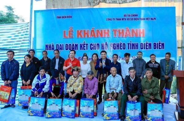 Bộ trưởng Nguyễn Văn Thắng dự lễ khánh thành và bàn giao nhà Đại đoàn kết cho hộ nghèo tại Điện Biên Bộ trưởng Nguyễn Văn Thắng dự lễ khánh thành và bàn giao nhà Đại đoàn kết cho hộ nghèo tại Điện Biên