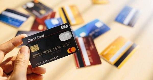 Cảnh báo rủi ro ‘bẫy nợ’ vay thẻ tín dụng Cảnh báo rủi ro ‘bẫy nợ’ vay thẻ tín dụng