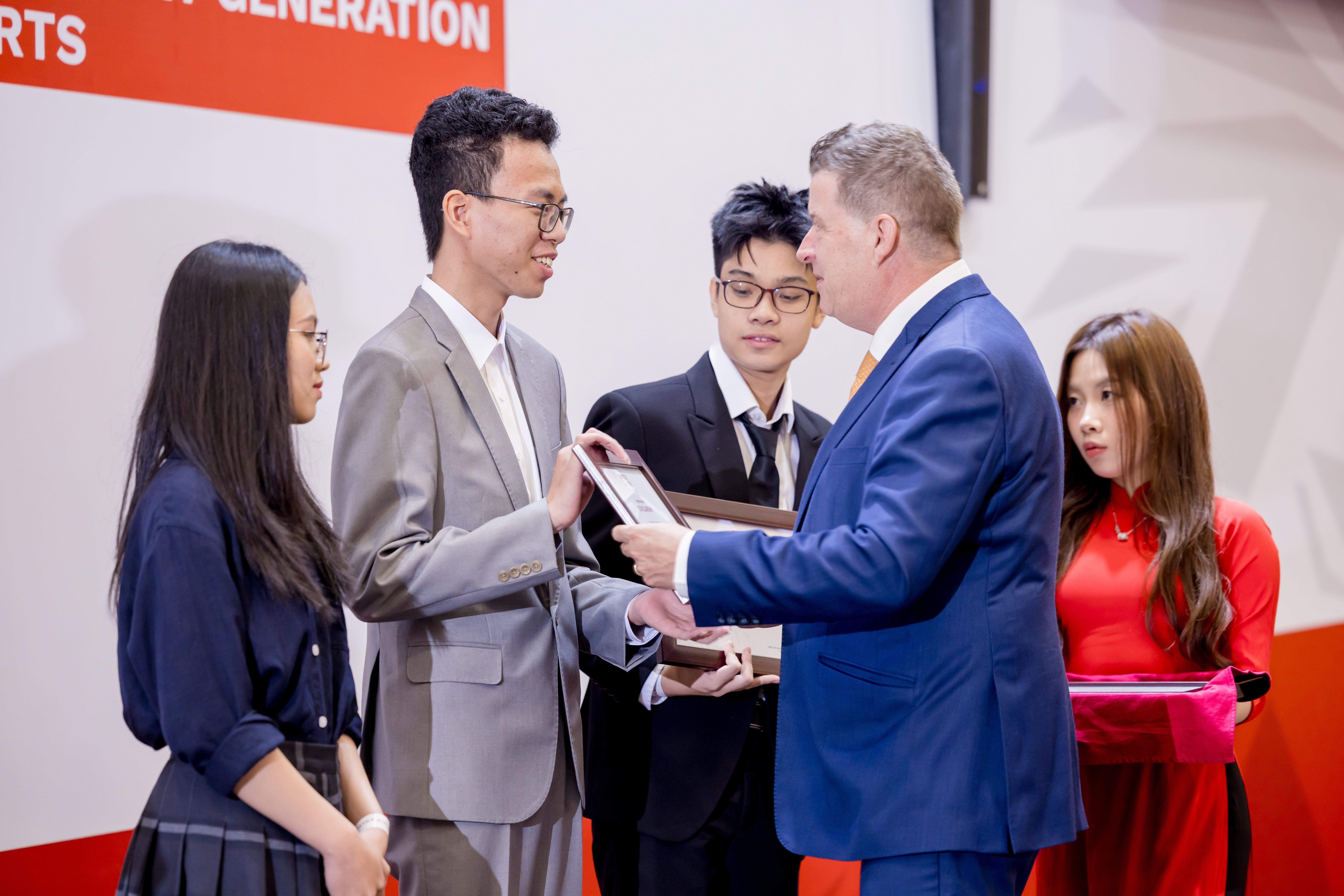 Cơ hội giành học bổng lấy bằng chuẩn Anh Quốc chính quy duy nhất trong năm 2026 tại BUV