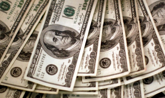 Dollar slips against dong on black market