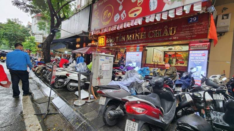 Dồn dập người đến mua, nhà vàng dừng nhận khách