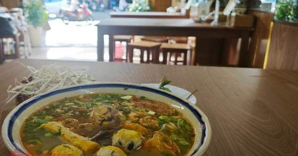 Hộ kinh doanh quán ăn đối mặt với thách thức tăng chi phí và thực hiện kê khai thuế