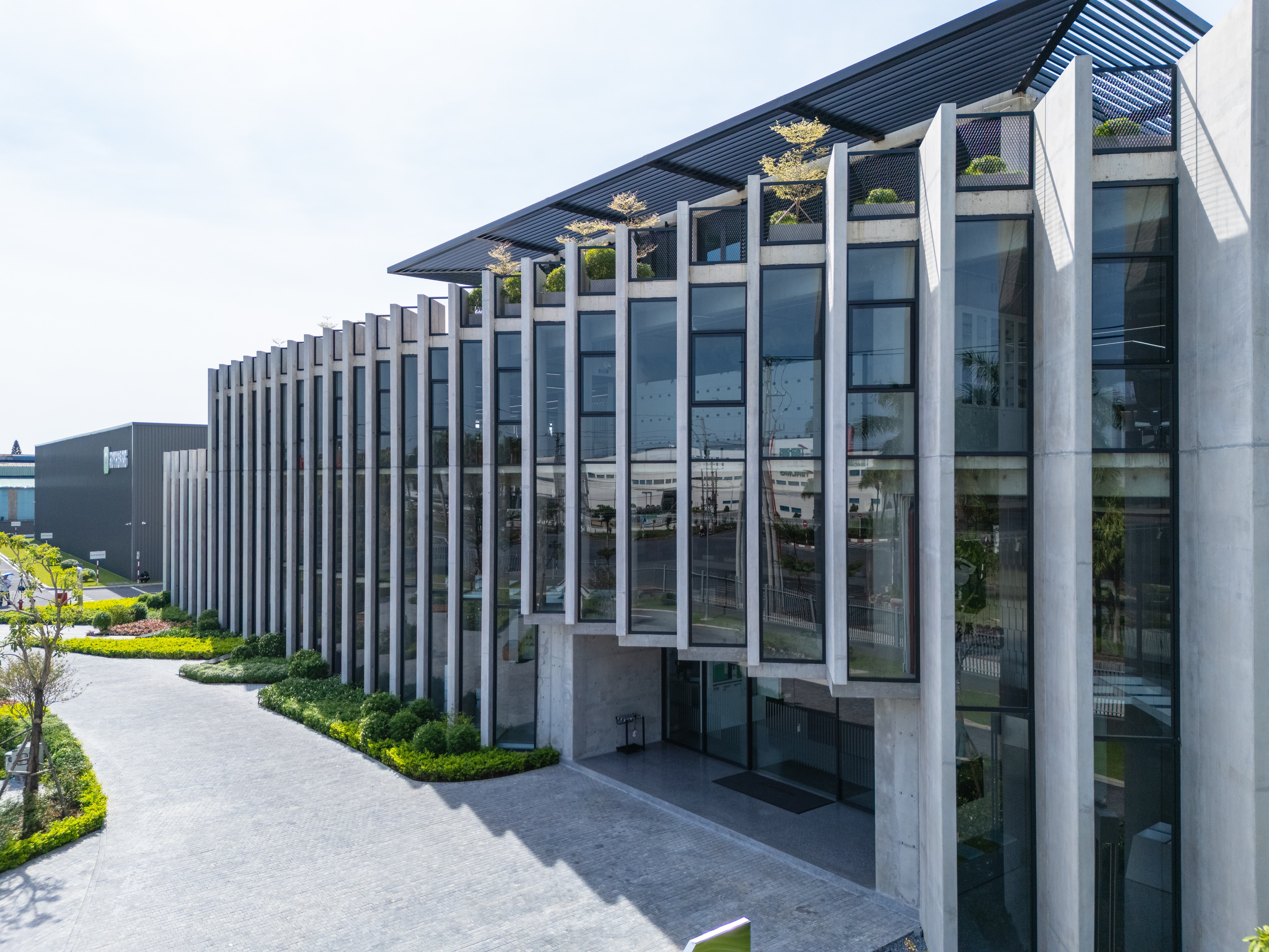Khóa Huy Hoàng chuyển mình với nhà máy xanh chuẩn ESG