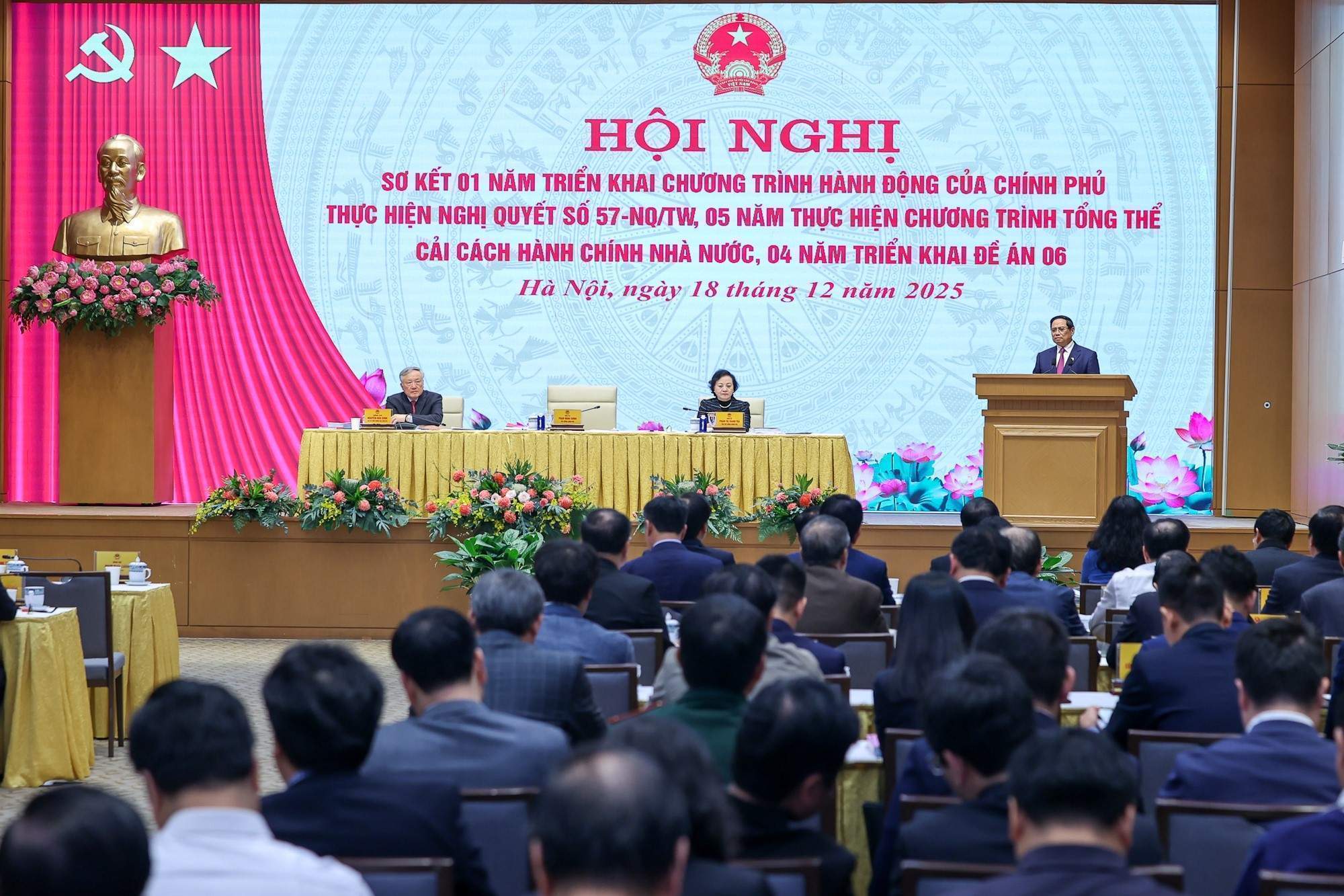 Không có con đường nào khác để bắt kịp, tiến cùng và vượt lên Không có con đường nào khác để bắt kịp, tiến cùng và vượt lên