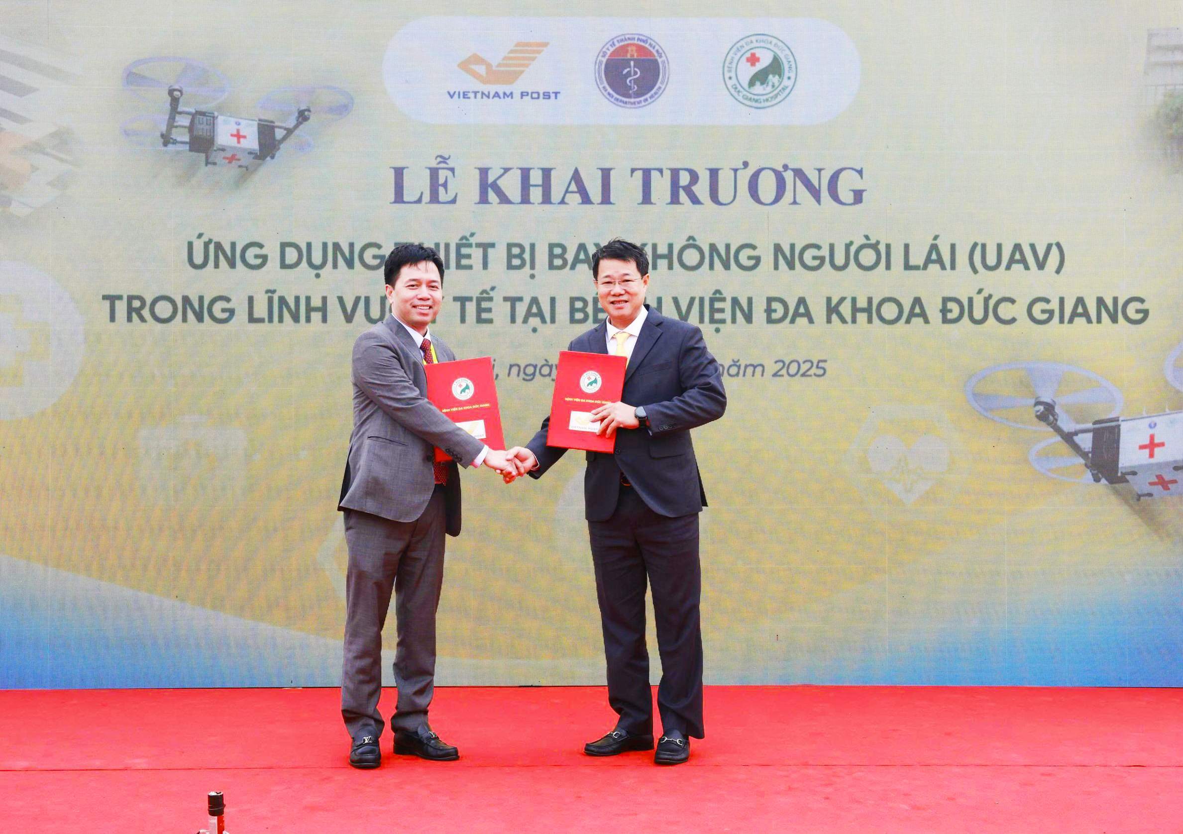 Lần đầu tiên thí điểm dùng thiết bị bay không người lái UAV vận chuyển trong y tế