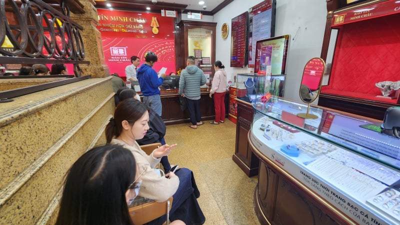 Người mua vắng vẻ lạ thường