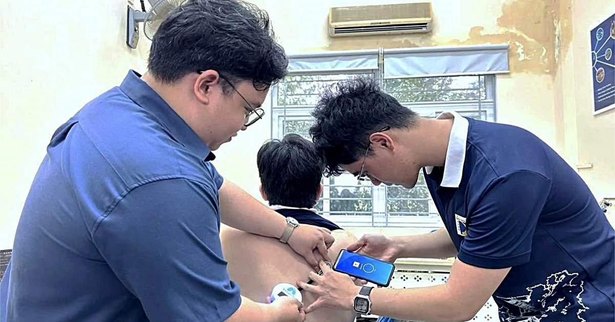 Sinh viên làm ống nghe AI giá mềm giúp theo dõi bệnh phổi tại nhà