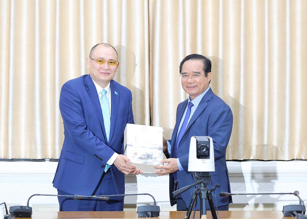 TP. Hồ Chí Minh và Kazakhstan tăng cường hợp tác hàng không và thương mại