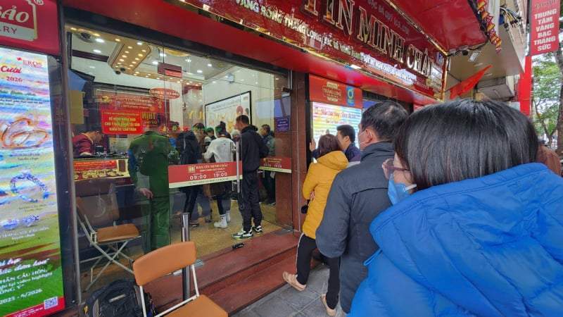 Vàng SJC và nhẫn liên tục tăng, thị trường lại phát sốt