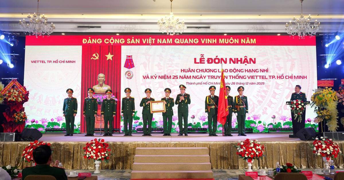 Viettel TP.HCM đón nhận Huân chương Lao động hạng Nhì
