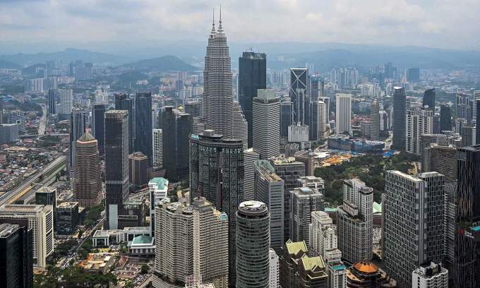 Which Southeast Asian country has two capitals? Which Southeast Asian country has two capitals?