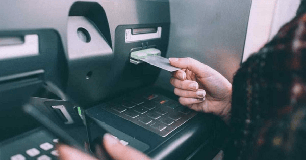 Phát hiện thủ đoạn hoàn toàn mới, điều khiển máy ATM tự động nhả tiền