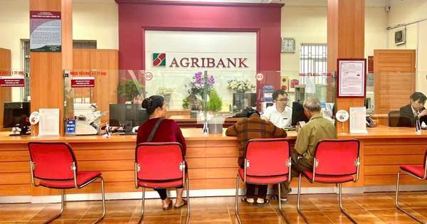 Nhân viên Agribank chủ động trì hoãn yêu cầu rút 5 sổ tiết kiệm của bà cụ, hôm sau nhận được thư cảm ơn