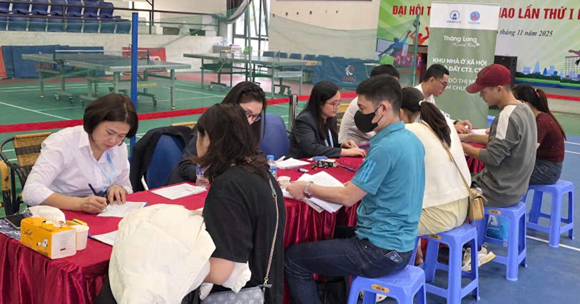 Bộ Xây dựng trả lời việc giám đốc có được mua nhà ở xã hội