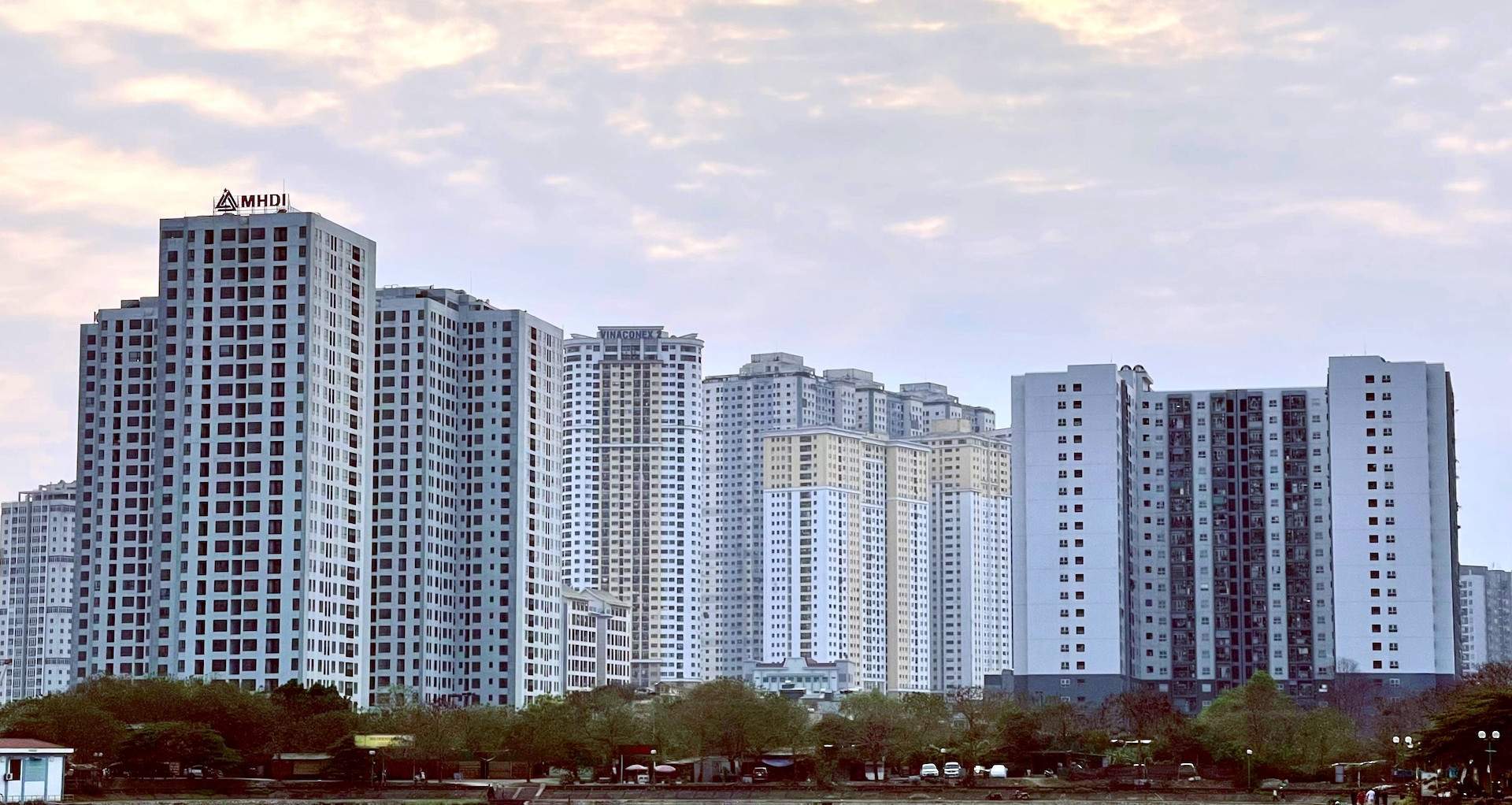 Giá nhà vượt tầm với, Bộ Xây dựng chỉ rõ nguyên nhân và cách chặn đà tăng