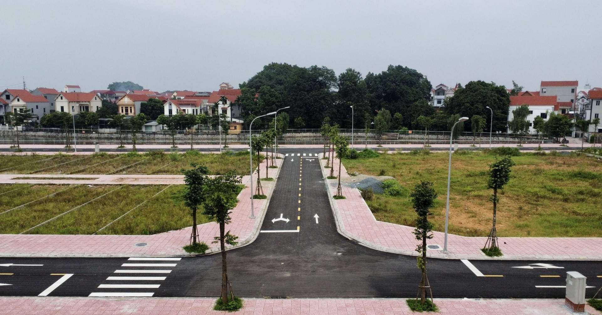 Mua đất trúng đấu giá đã có sổ đỏ, vẫn lo rủi ro pháp lý