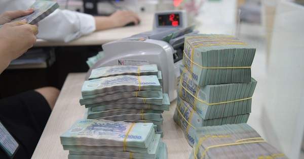 Ngân hàng tất tay ‘săn khách’ gửi tiền lãi suất cao Ngân hàng tất tay ‘săn khách’ gửi tiền lãi suất cao