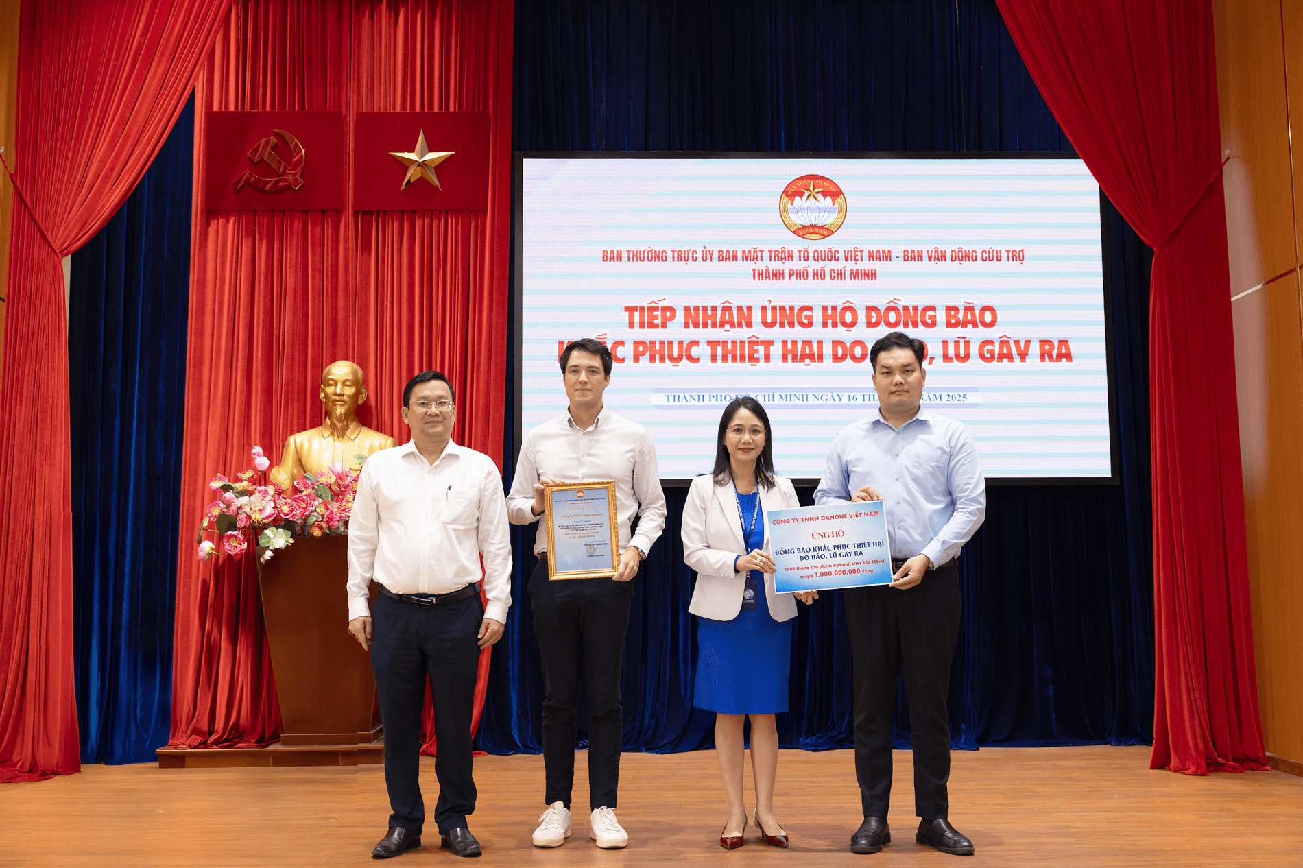 1 tỷ đồng sữa Aptamil KID UHT tặng trẻ em vùng lũ 