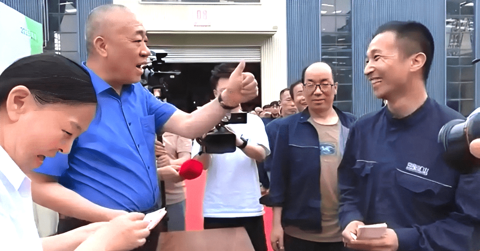 Doanh nghiệp Trung Quốc tung ‘chiêu lạ’ giữ chân nhân viên trước và sau Tết
