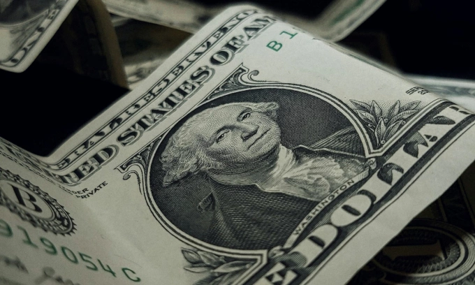 Dollar dips against dong – VnExpress International