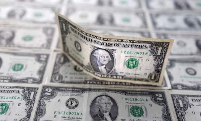 Dollar dips against dong on black market