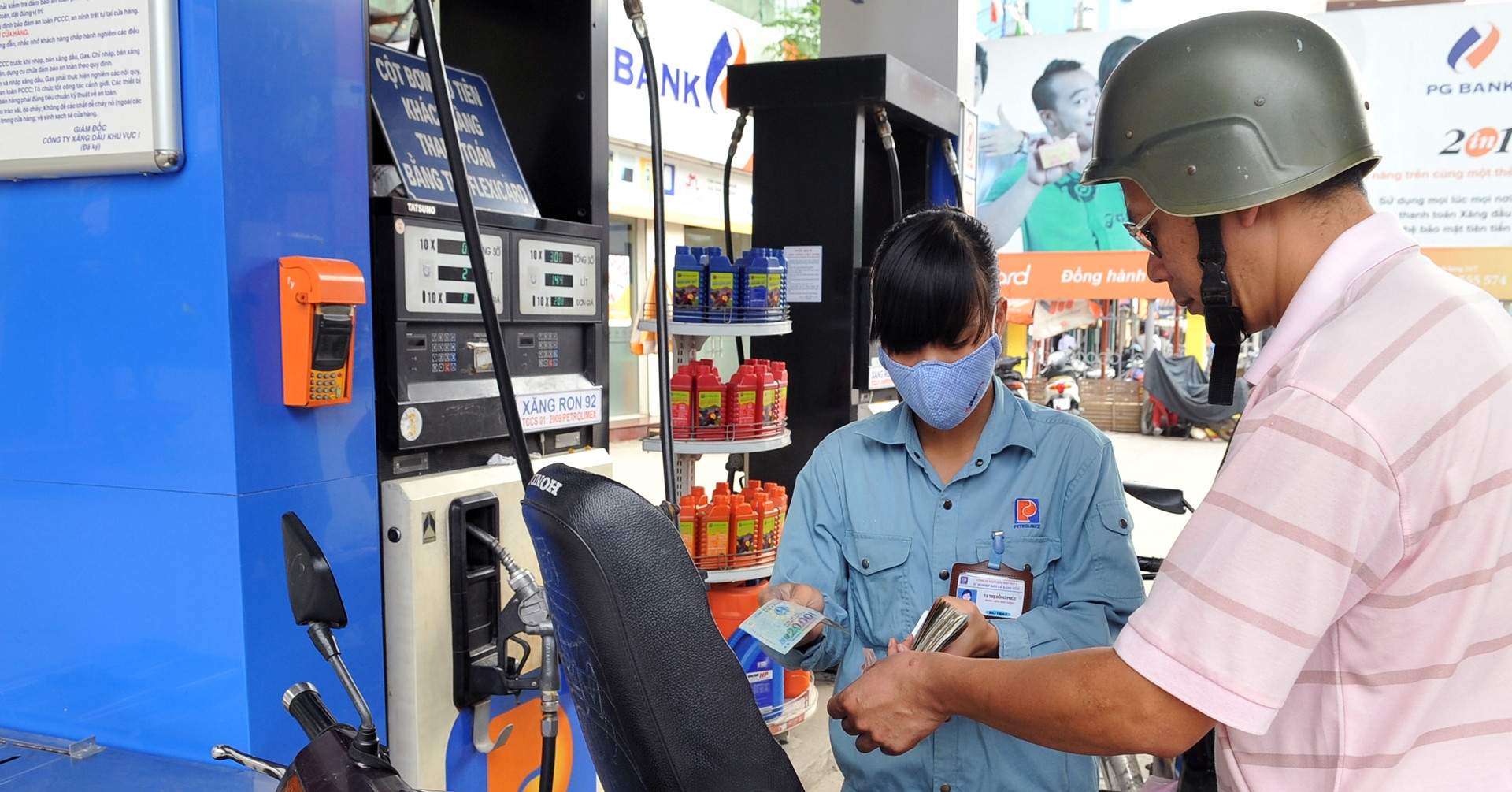 Giá xăng ngày mai dự báo tăng trở lại