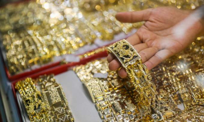 Gold prices dip – VnExpress International