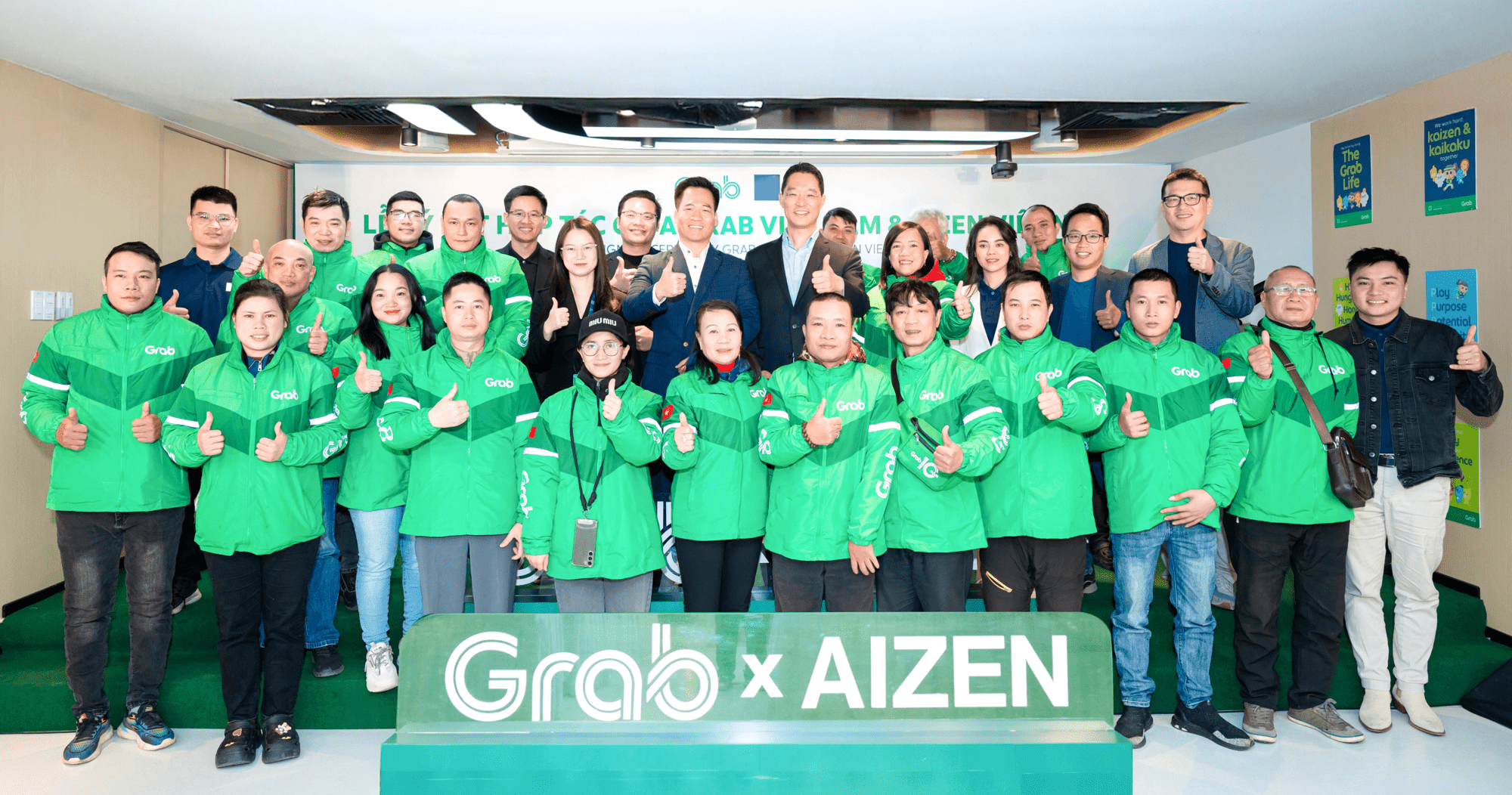 Grab Việt Nam và AIZEN hợp tác thúc đẩy thuê xe máy điện
