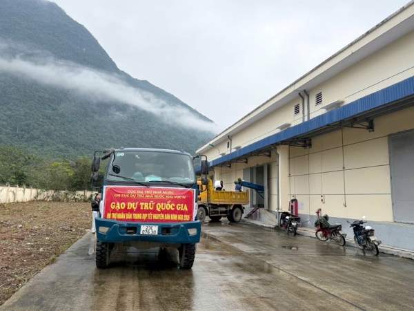 Kịp thời xuất cấp hơn 729 tấn gạo hỗ trợ nhân dân tỉnh Tuyên Quang dịp Tết Bính Ngọ 2026 Kịp thời xuất cấp hơn 729 tấn gạo hỗ trợ nhân dân tỉnh Tuyên Quang dịp Tết Bính Ngọ 2026